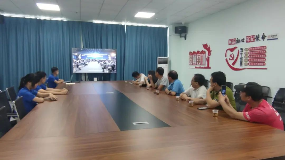 Visiting Enterprises to Promote Education | Chen Yuxin, Dean of the School of Mechanical and Electrical Engineering at Loudi Vocational College, and His Delegation Visited Jingfei Group for Exchange and Study